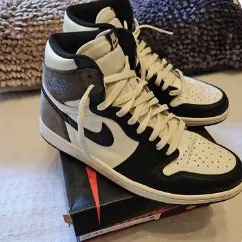Nike Jordan taille 46 noir et blanche