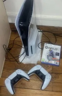 PS5 + 2 manettes + jeu